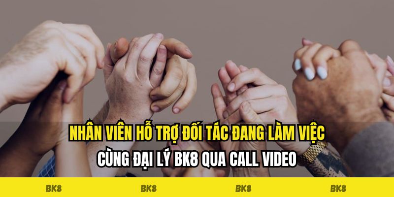 Nhân viên hỗ trợ đối tác đang làm việc cùng đại lý BK8 qua call video